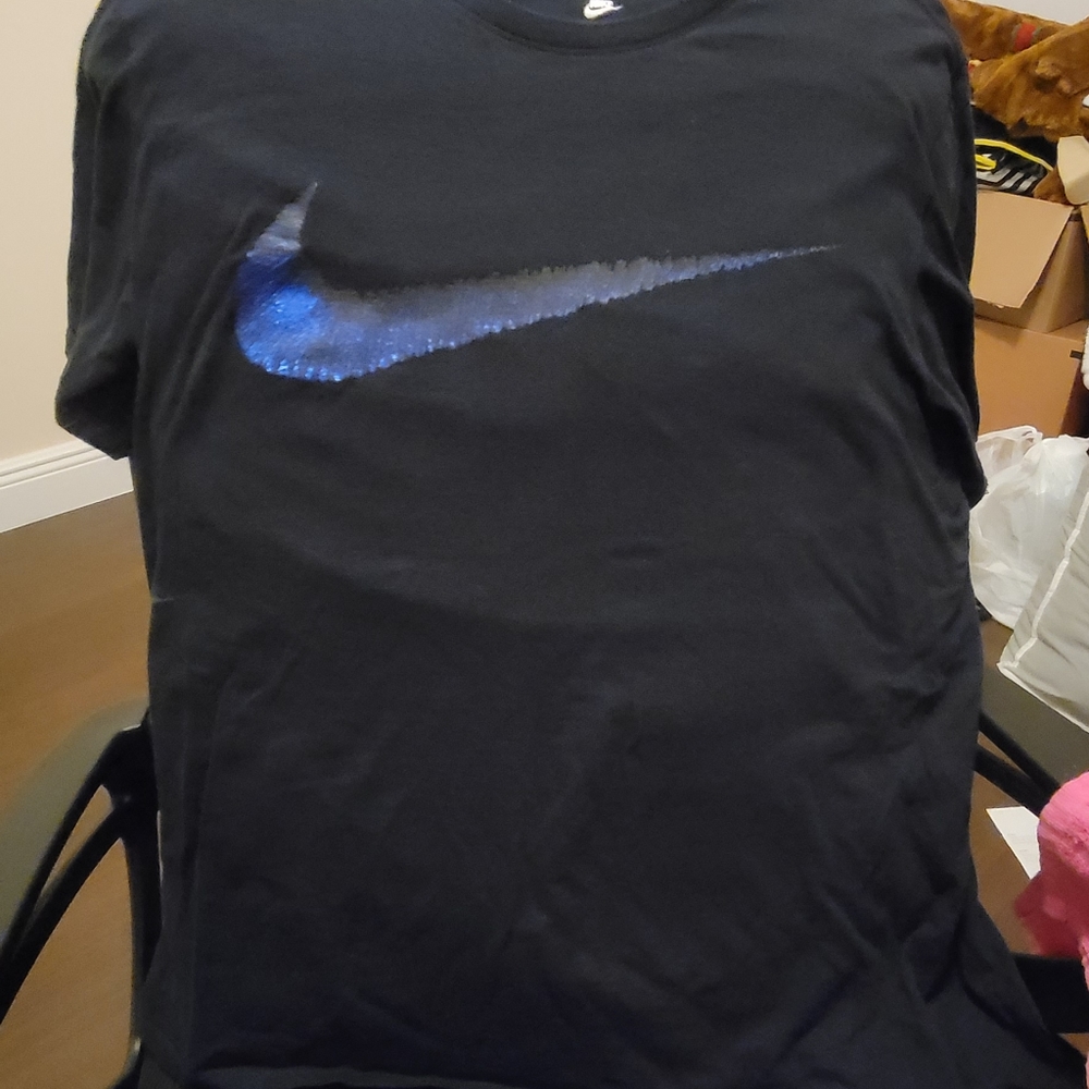 THE NIKE TEE